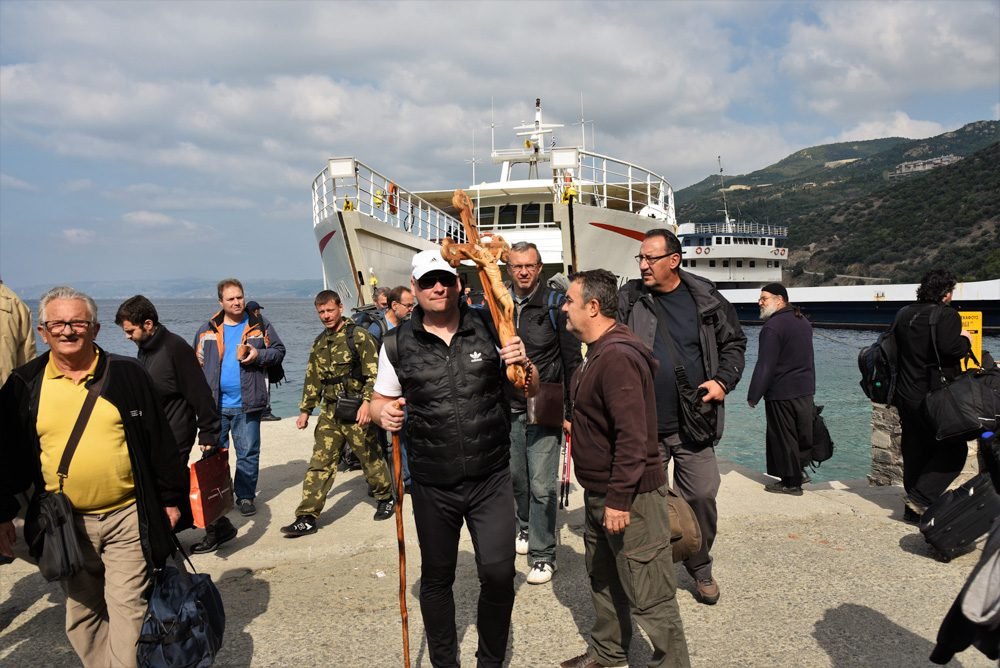 ΞΕΜΠΑΡΚΑΡΟΝΤΑΣ ΣΤΟ ΑΓΙΟΝ ΟΡΟΣ